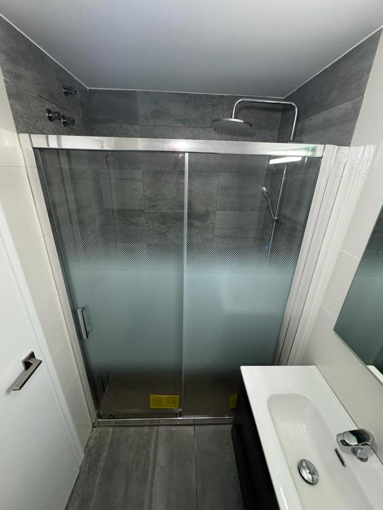 Apartment 1 Minute Walking From Playa Del Cura تورّيفيِخا المظهر الخارجي الصورة